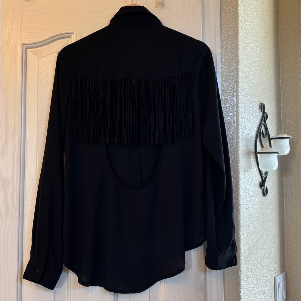 Solemio Western-style Fringe Cut Out Back Button Down Top. - Picture 3 of 4
